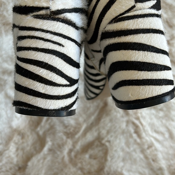 Marc Fisher zebra printed booties, size 5 🦓 - Picture 7 of 10